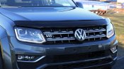 Snyggt huvskydd i röktonad akrylplast till VW Amarok 2017-2020