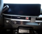 Mobilhållare Kia Sorento från 2024- | Montering till höger under mittskärmen