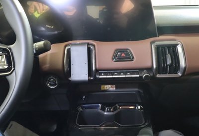 Mobilhållare till Suzuki E Vitara från 2025- | Modellanpassad
