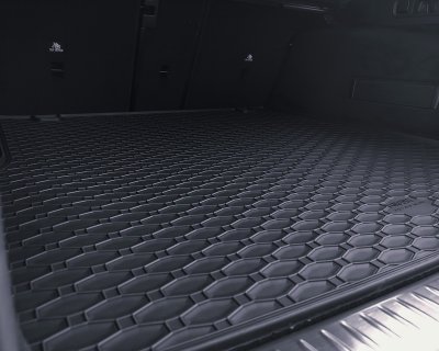 Bagagerumsmatta till Mercedes-Benz E-Class från 2024- | Modellanpassade | Slitstarkt gummi