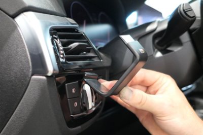 Montering av mobilhållare till BMW 5-serie från 2017-2024