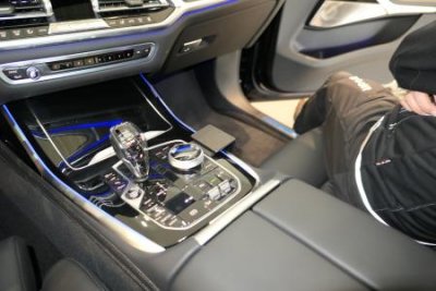 Mobilhållare till BMW X6 från 2020-2023