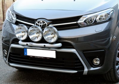 Extraljusfäste för 3 extraljus till Toyota Proace 2016-