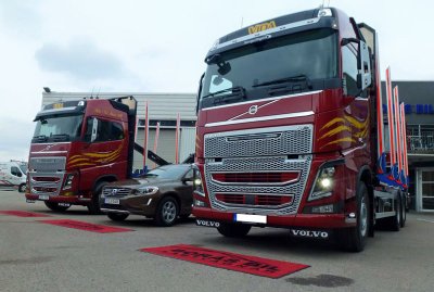 Infälld Rigid LED-ramp i frontluckan till Volvo FH4 från 2013-