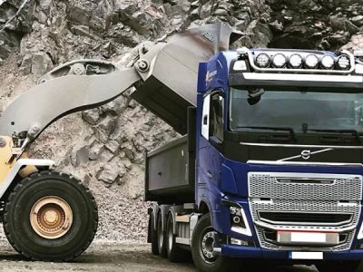 Infälld Rigid LED-ramp i frontluckan till Volvo FH4 från 2013-