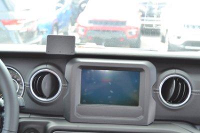 Mobilhållare till Jeep Wrangler 2018-
