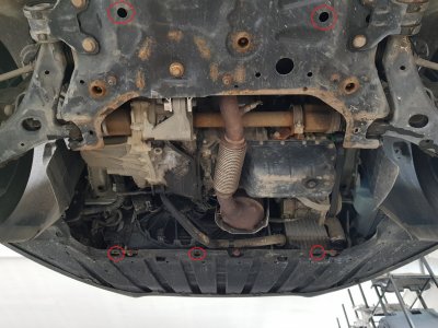 Fästpunkter för hasplåt till Ford Focus från 2011-2017