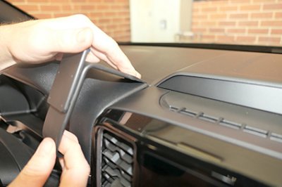 Mobilhållare Ford Ranger från år 2023- | För montering till vänster om mittskärmen