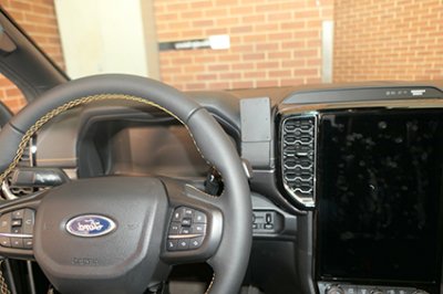 Mobilhållare till Ford Ranger från 2023- | För montering till vänster om mittskärmen