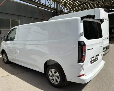 Takvinge V2 till Ford Transit Custom från 2023- | Stilren design för bakdörrar