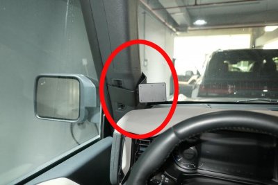 Mobilhållare Ford Bronco, vänstermonterad om ratt