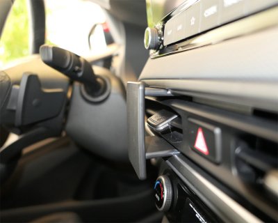 Mobilhållare KONA Electric 2021-2023 - För montering under multiskärmen