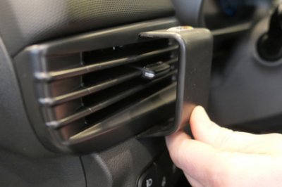 Mobilhållare Hyundai i20 från årsmodell 2020-