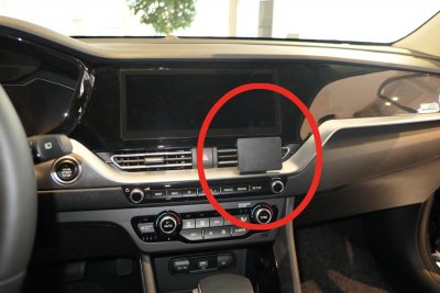 Mobilhållare Kia Niro 2020-2022 för montering höger om mittkonsol