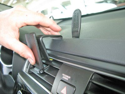 Montering av mobilhållare Kia Rio från årsmodell 2015-2016