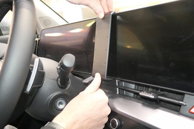 Mobilhållare Kia Sportage 2022-