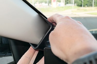 Mobilhållare Kia Niro från årsmodell 2023-