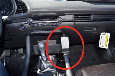 Mobilhållare Mazda 3 från 2019-