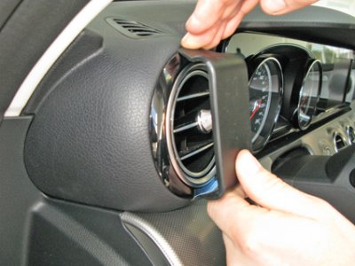 obilhållare Mercedes E klass 2016-2023