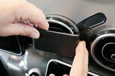 Mobilhållare Mercedes C klass från 2022- och framåt