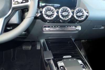 Mobilhållare Mercedes B klass från år 2018- och framåt
