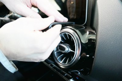 Mobilhållare Mercedes GLA från 2020- och framåt