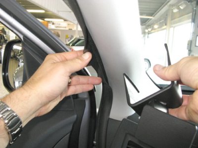 Mobilhållare Peugeot 4008 från 2012-2017 - Montering på A-stolpe