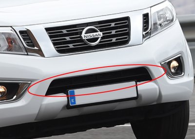 Nedre grill i Rostfritt stål till Nissan Navara från 2015-