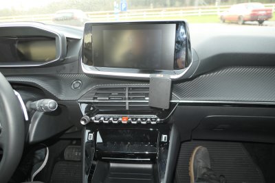 Mobilhållare Peugeot 208 från år 2020-