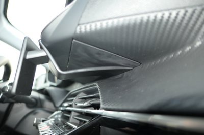 Mobilhållare till Peugeot 2008 från 2020-