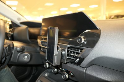 Mobilhållare till Citroën C4 från 2021-