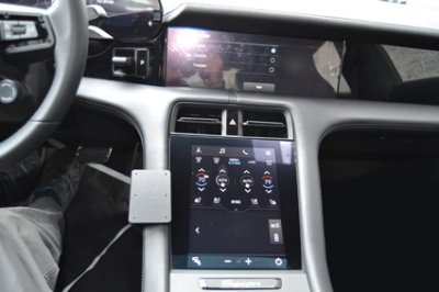 Mobilhållare Porsche Taycan 2020-