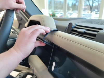 Mobilhållare Land Rover Defender från år 2020-