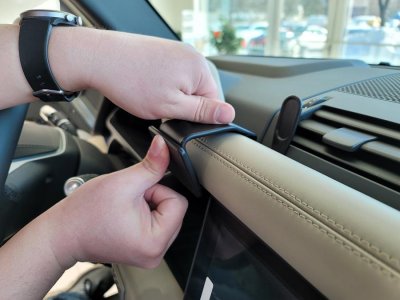 Mobilhållare Land Rover Defender 2020-