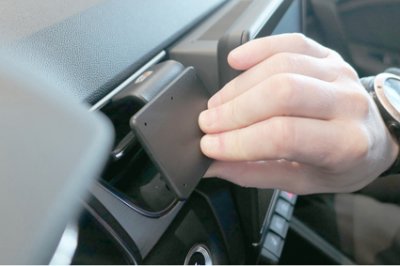 Montering av mobilhållare Renault Captur från år 2020-
