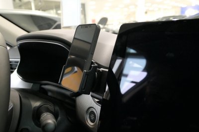 Mobilhållare Renault Arkana från årsmodell 2021-