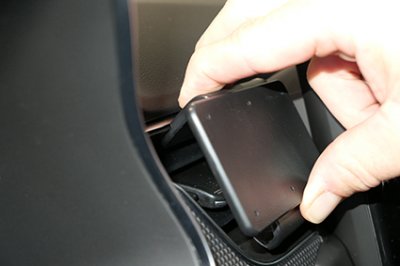 Montering av mobilhållare Renault Arkana från årsmodell 2021- och framåt