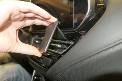 Mobilhållare Suzuki S-Cross från årsmodell 2022-