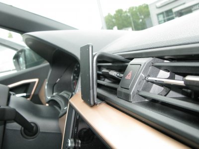 Mobilhållare Seat Arona från år 2017-