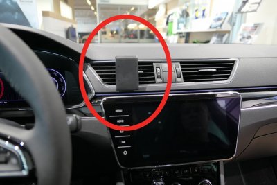 Mobilhållare Skoda Superb från 2020-2023