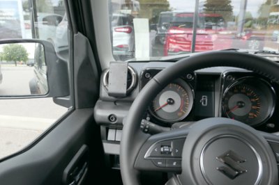 Mobilhållare Suzuki Jimny 2018-