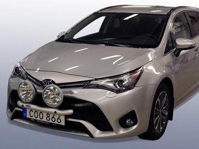 Extraljusfäste i Aluminium till Toyota Avensis 2015-