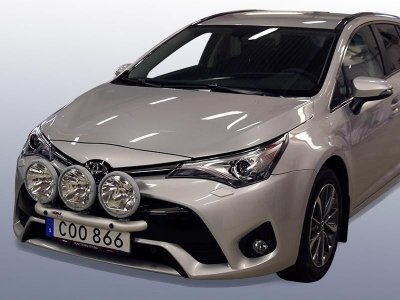 Extraljusfäste i Aluminium till Toyota Avensis 2015-