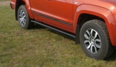 Sidorör i Rostfritt stål med mattsvart pulverlack till VW Amarok från 2011-