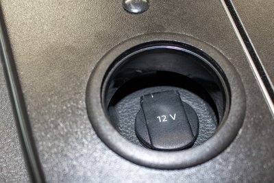 Bord med lucka för 12 Volt till VW Transporter T6 från 2016-2019