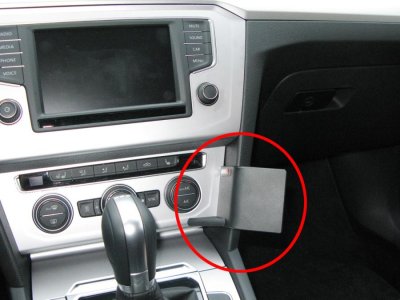 Mobilhållare VW Passat för montering höger om mittkonsol