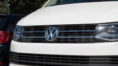 Övre grill till VW T6 från 2016-2019 med lackerad stötfångare