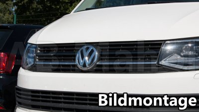 Övre grill i Rostfritt stål (Gun Metal Black) till VW T6 2016-2019 med lackerad stöfångare