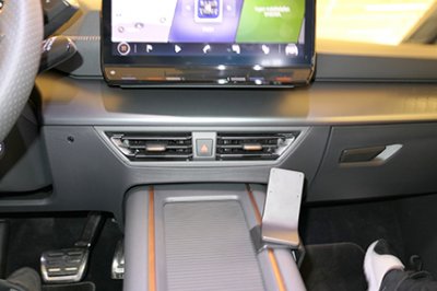 Mobilhållare till Cupra Born från 2022-