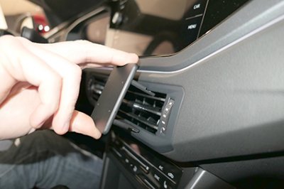 Mobilhållare Volkswagen Taigo från 2022- och framåt